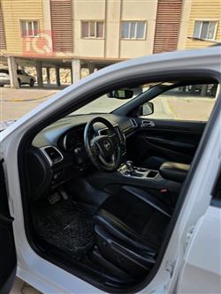 جیپ گراند شیرۆکی